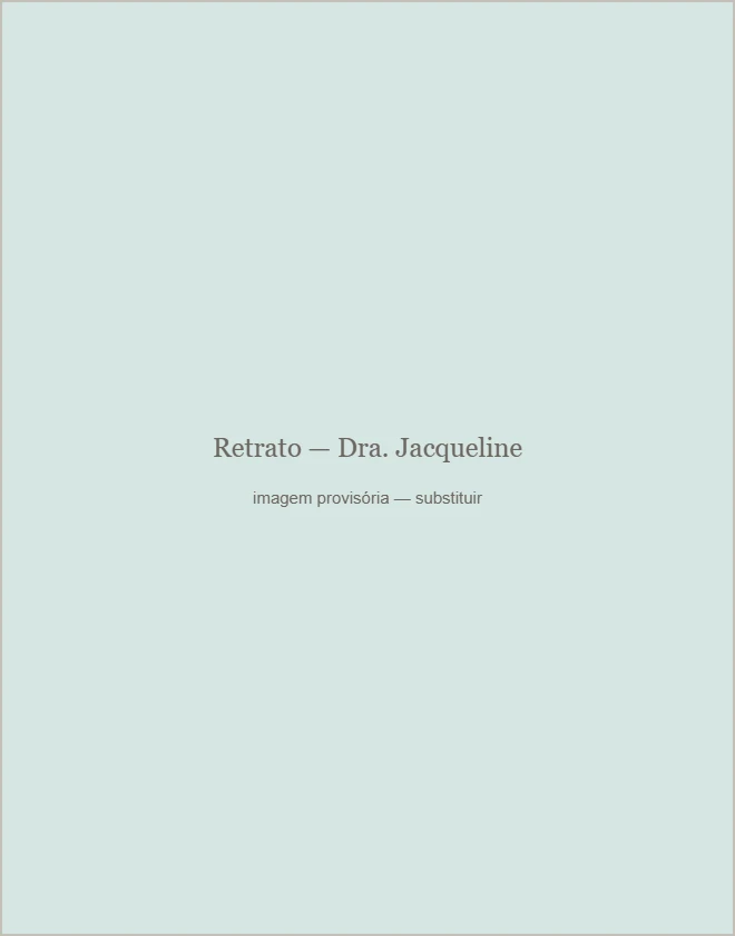 Retrato da Dra. Jacqueline Borba no consultório.